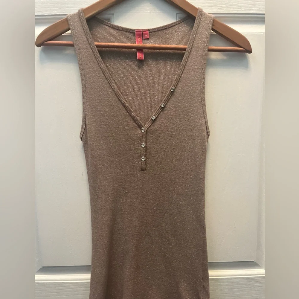 PRE-OWNED CHARLOTTE WOMEN'S TAN METALLIC TANK TOP- MEDIUM - Picture 4 of 5